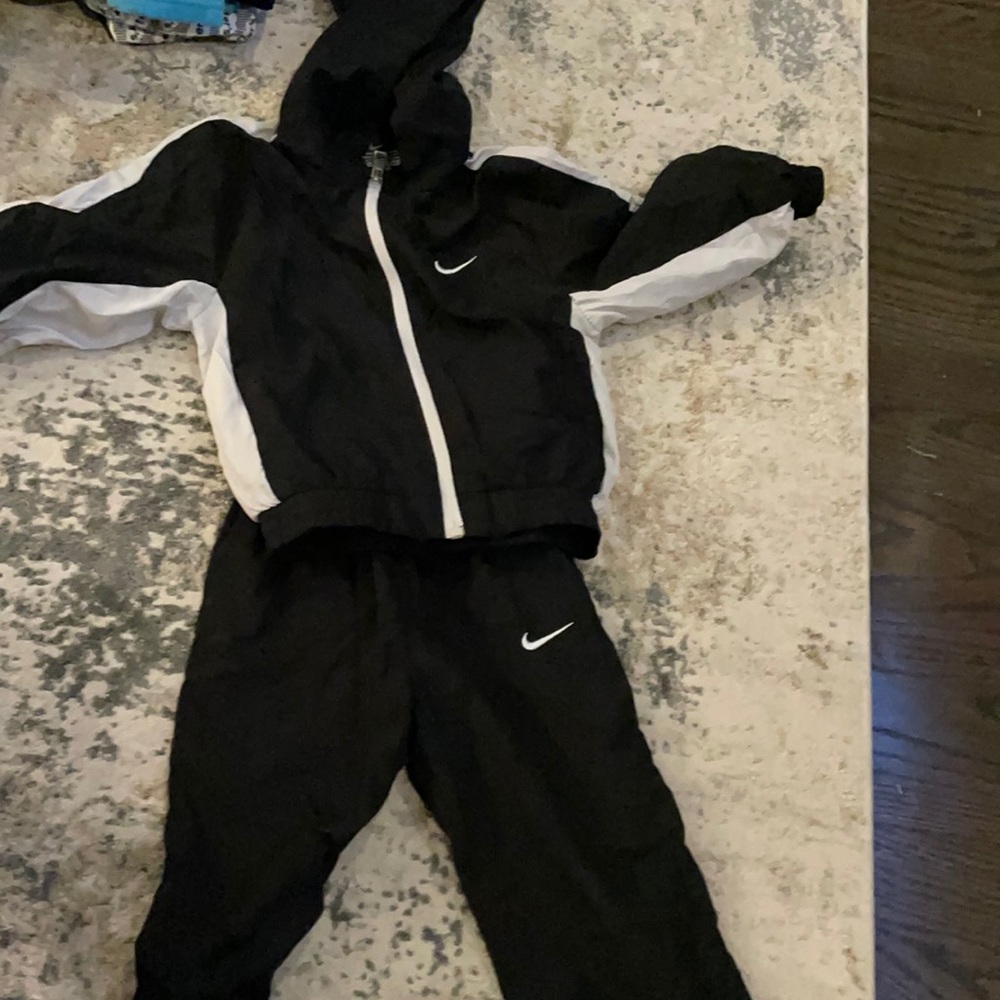 Nike Set - Picture 1 of 2